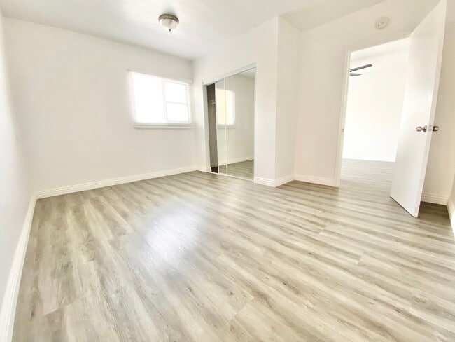 Building Photo - 141 S Normandie Ave