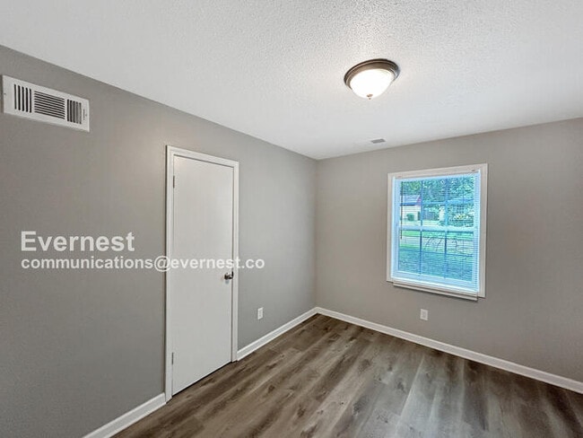 Foto del edificio - 6335 Southbridge Dr