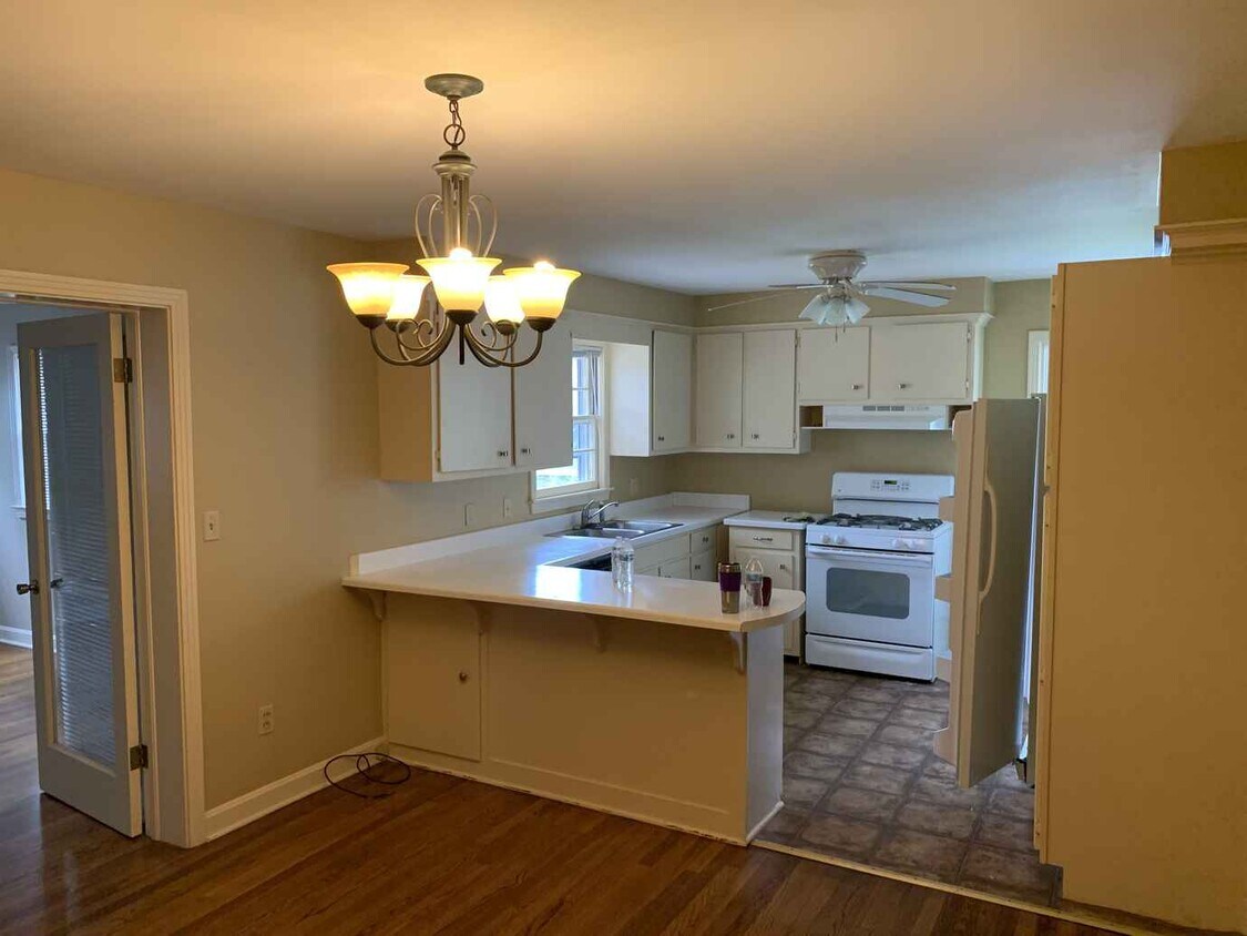 Primary Photo - 108 Fonville St