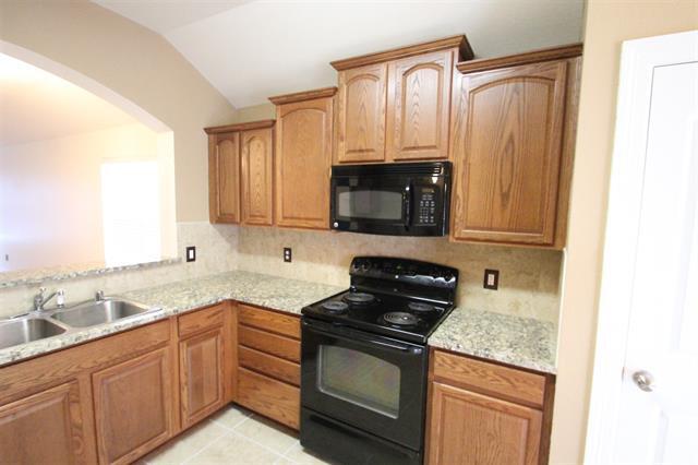 Building Photo - 300 Bluefinch Dr