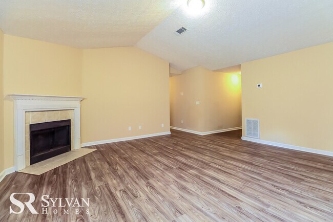 Building Photo - Charming 3BR 2BA ranch home is waiting for...