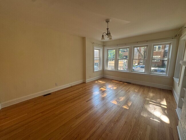 Foto del edificio - 5849 N Campbell Ave