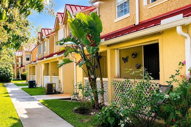 Foto del edificio - 18338 NW 68th Ave