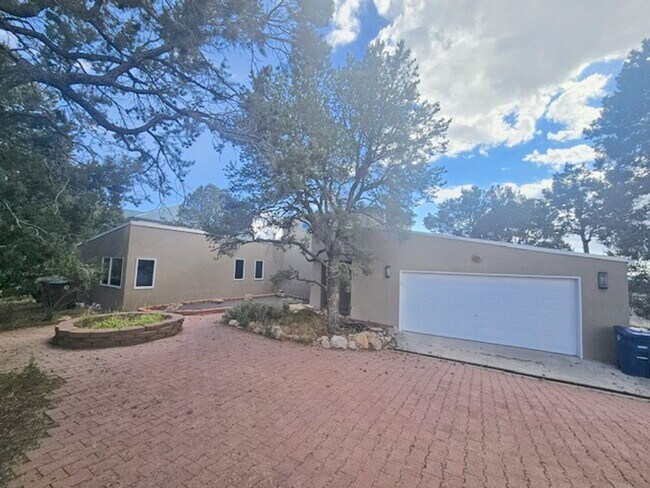 Building Photo - Breathtaking Los Alamos Home on Barranca M...