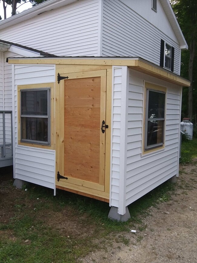 Building Photo - 12 Church St