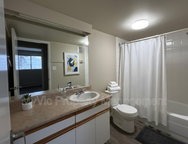 Building Photo - 9120-9149 149 St