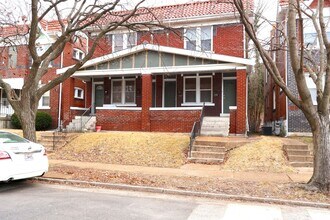 Building Photo - 2204-2206-2206 Portis Ave