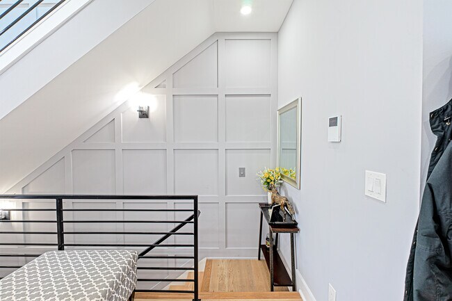 Building Photo - 1219 Wylie St NE