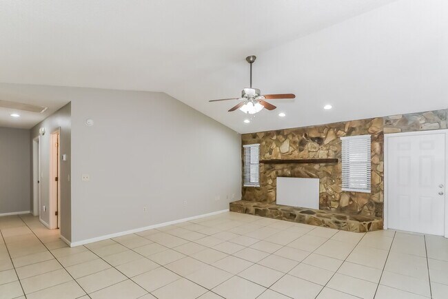 Building Photo - 1605 S McAdoo Ave