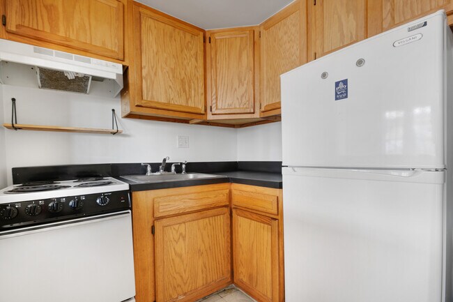 Foto del edificio - 4450 MacArthur Blvd NW