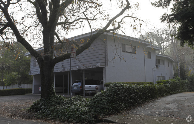 Building Photo - 3621 Walnut St