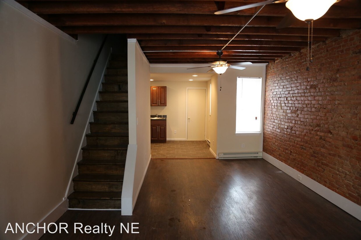 Primary Photo - 820 E Willard St