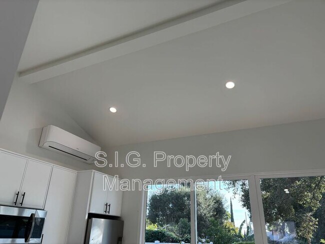 Foto del edificio - 248-250 W. Howard St