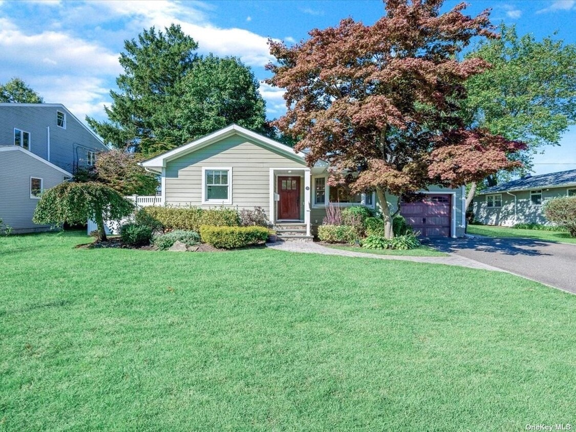 Primary Photo - 23 Greenvale Ln