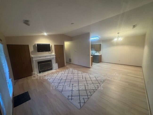 Building Photo - 5251 Belle Isle Dr