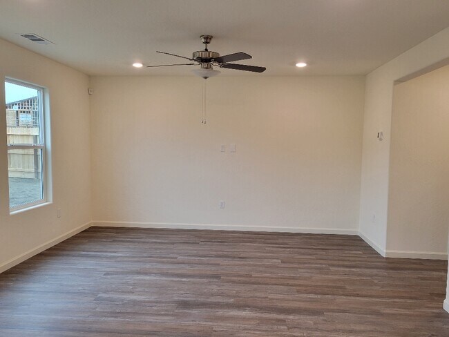 Building Photo - 2071 Coulter Ln