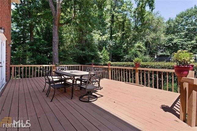 Building Photo - 5 br, 3 bath House - 2585 Churchill Dr