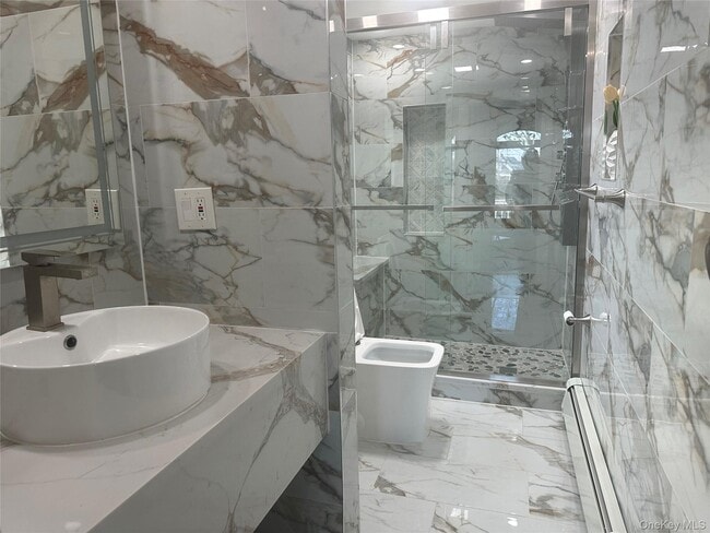 Building Photo - 524 Jerusalem Ave