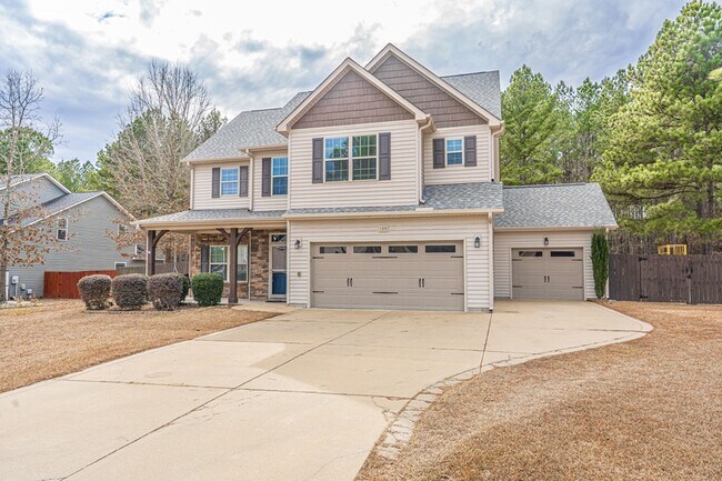 Foto del edificio - 135 Almond Dr