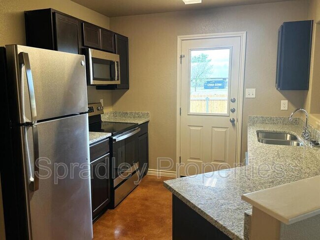 Building Photo - 1013 Bandera Ct