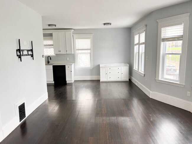 Foto del edificio - 156 Homes Ave