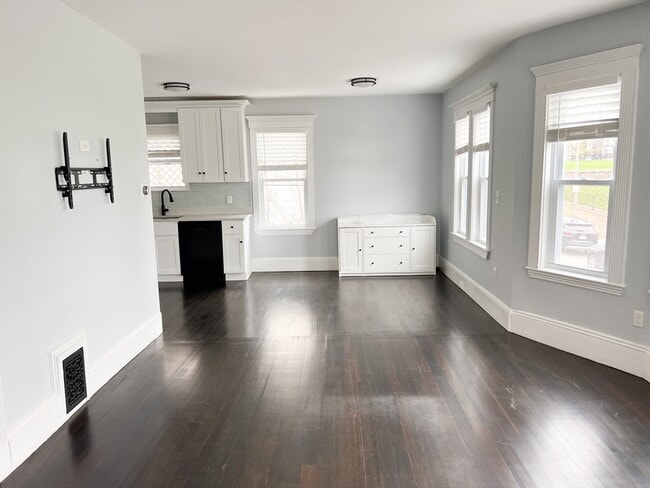 Building Photo - 156 Homes Ave