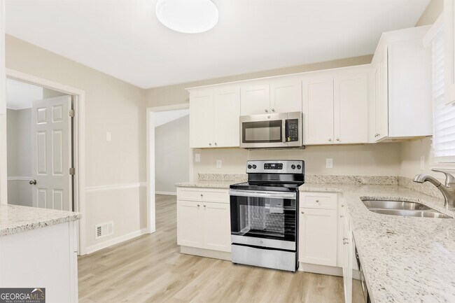Building Photo - 224 Farmbrook Pkwy