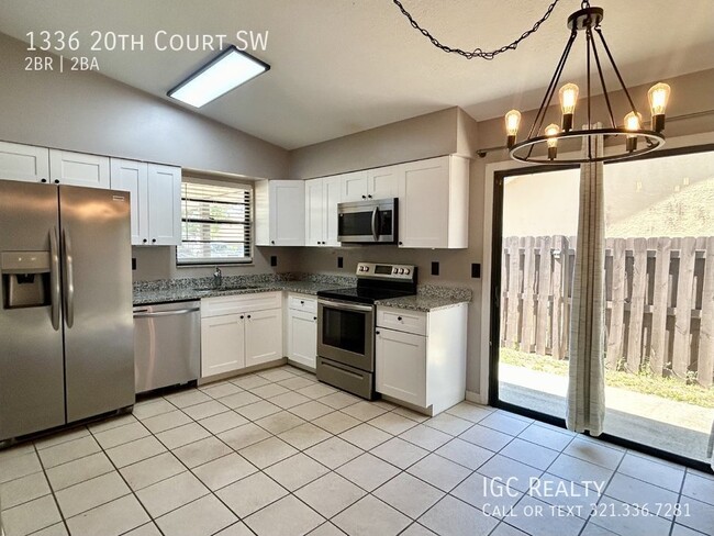 Building Photo - Charming 2 Bed, 2 Bath Rental Home with Gr...