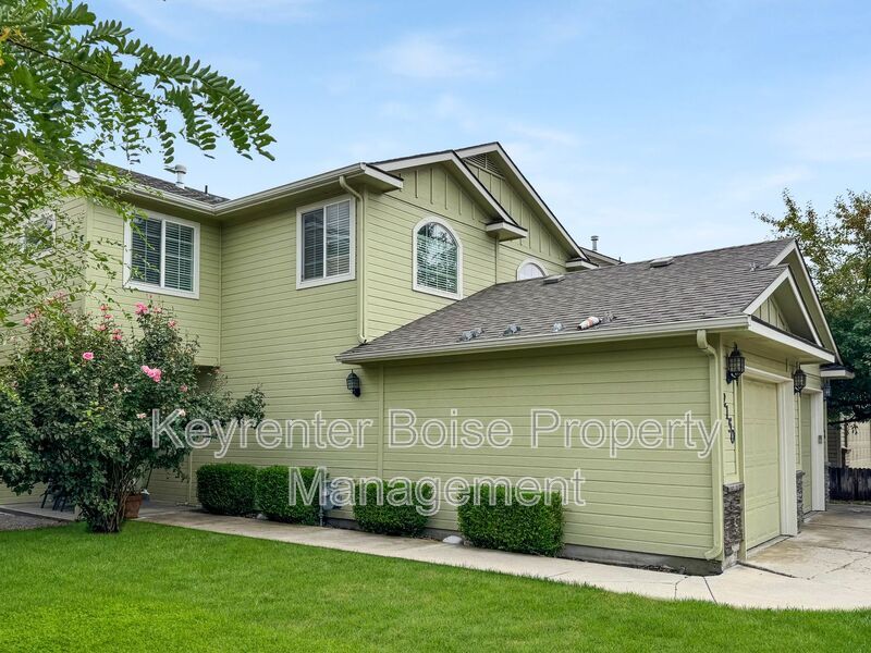 Foto del edificio - 2150 S Dorothy Ave