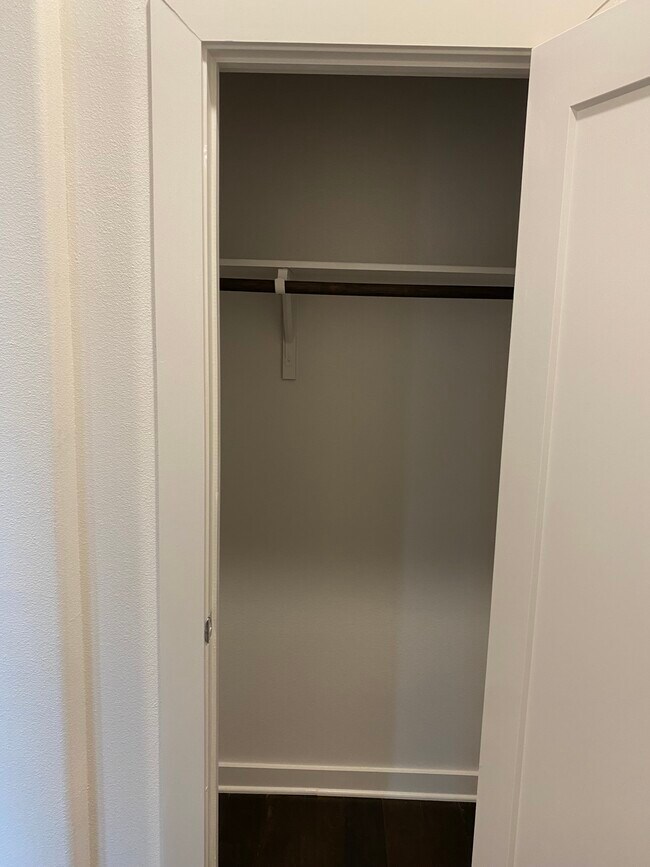 Foto del edificio - 1341 Westborough Ln