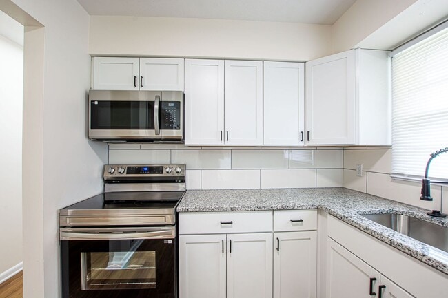 Foto del edificio - 3 Bedroom / 2 Bath Home with Finished Basment and Washer/Dryer!