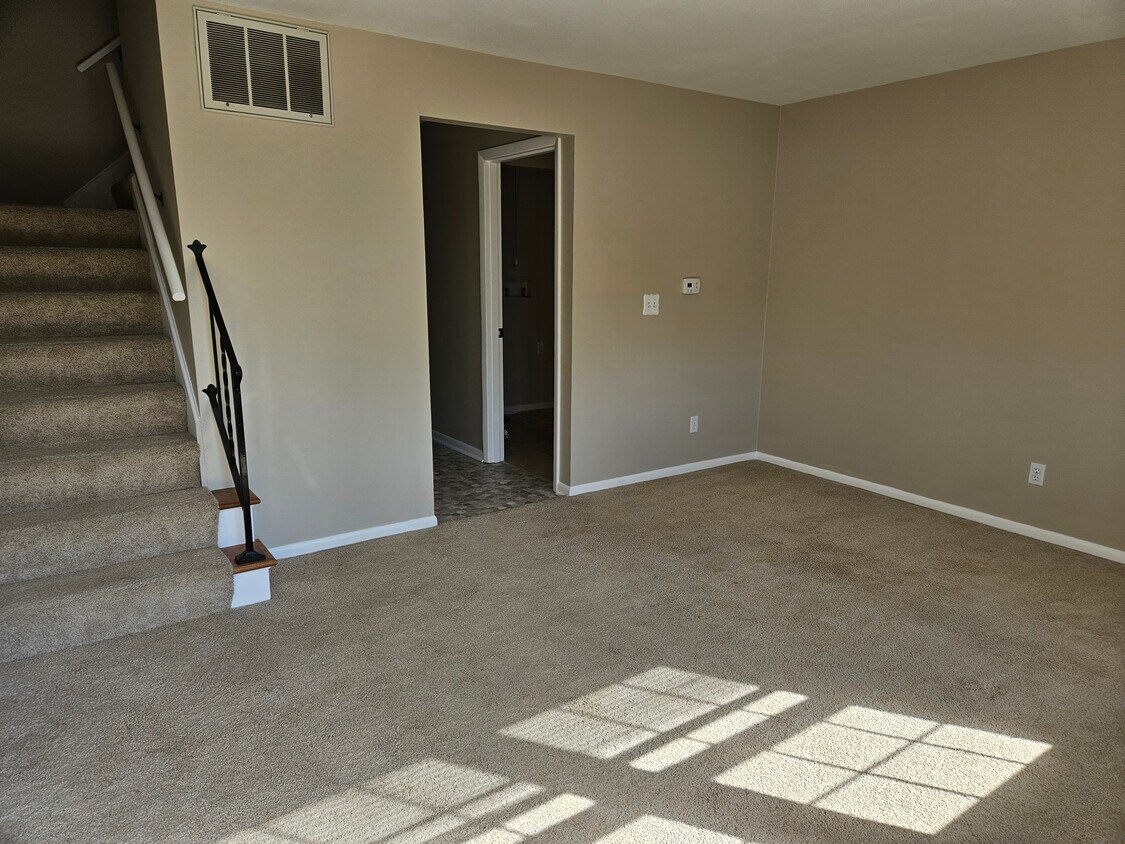 Building Photo - 1525 Henley Rd