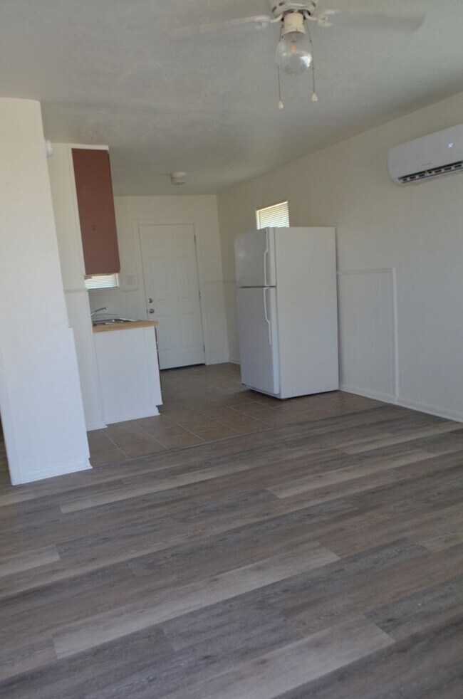 Foto del edificio - 705 W Avenue B
