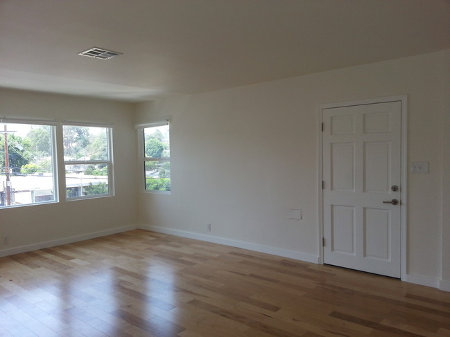 Living room - 2372 Glendale Blvd