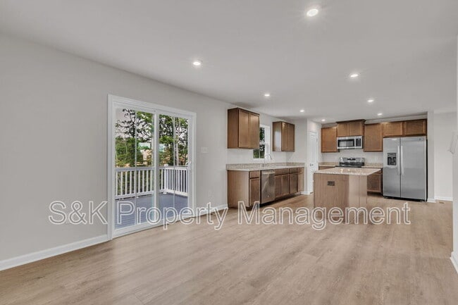 Building Photo - 2113 Gilmer Ln