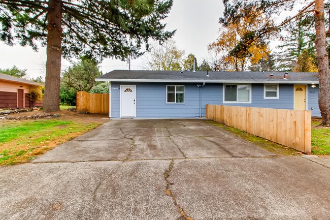 Building Photo - 3840 SE 102nd Ave