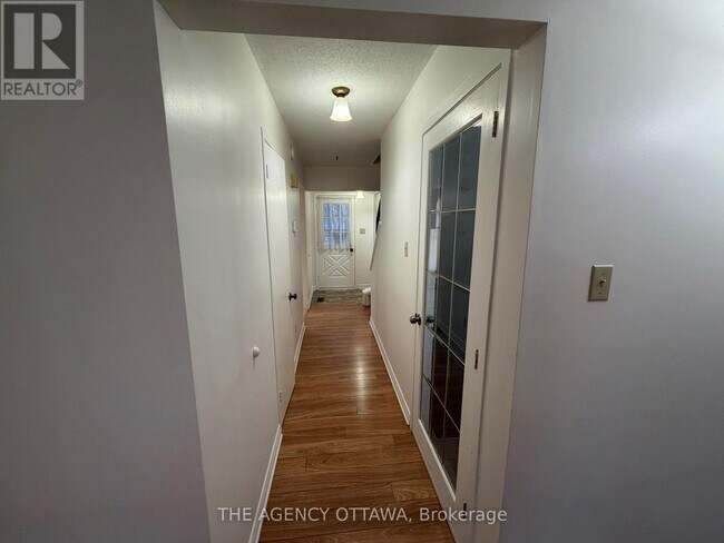 Photo du bâtiment - 6351 Saint Louis Dr.