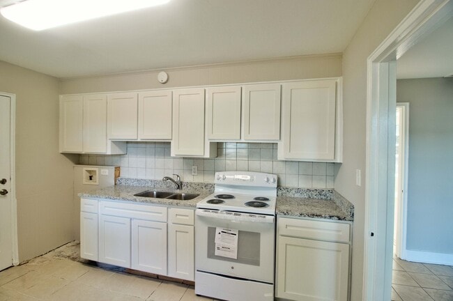 Building Photo - 3000 Pine Needle Rd