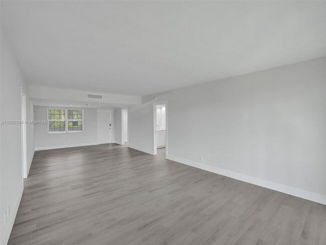 Building Photo - 3700 Oaks Clubhouse Dr