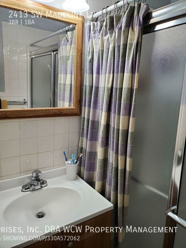 Building Photo - 2413 SW Madeline Ln