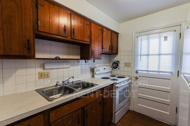 Foto del edificio - 2841 Ravenswood Dr