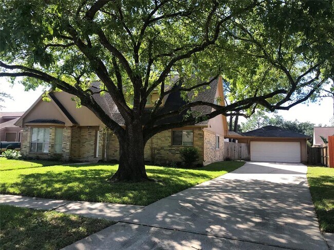 Building Photo - 15002 Hollydale Dr