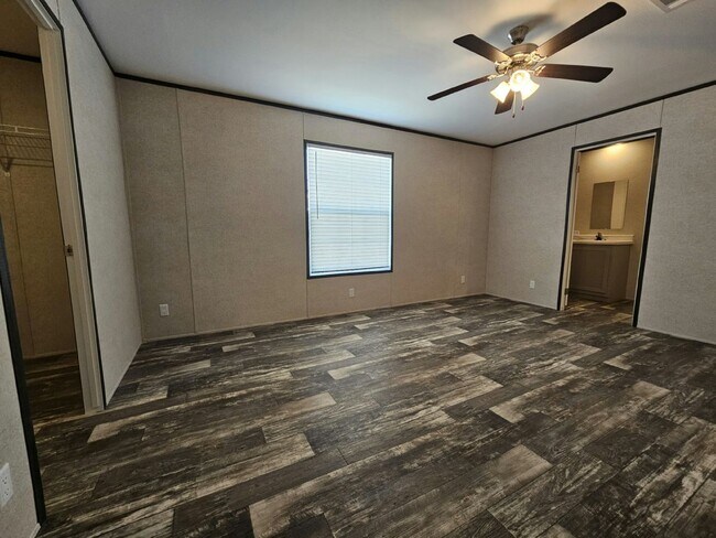Foto del edificio - 6721 Hidden Oaks Dr