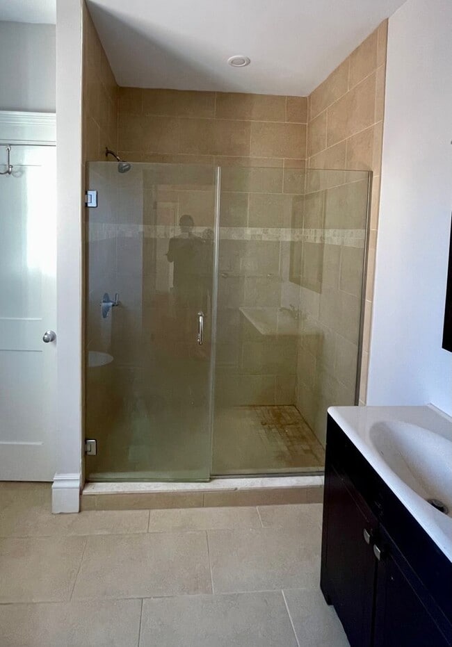 Foto del edificio - Gigantic 3 bed 2 bath right in Coolidge Corner.