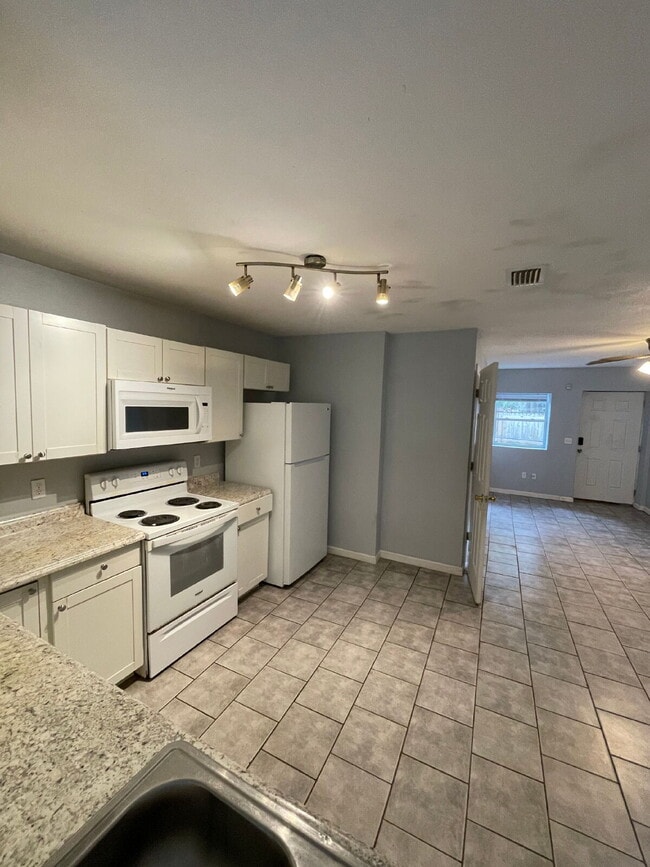 Building Photo - Open floor plan, four-bedroom two-bathroom with washer and dryer
