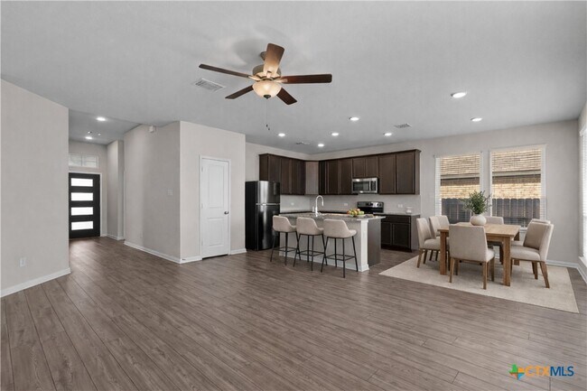 Foto del edificio - 1037 Shelby Dr