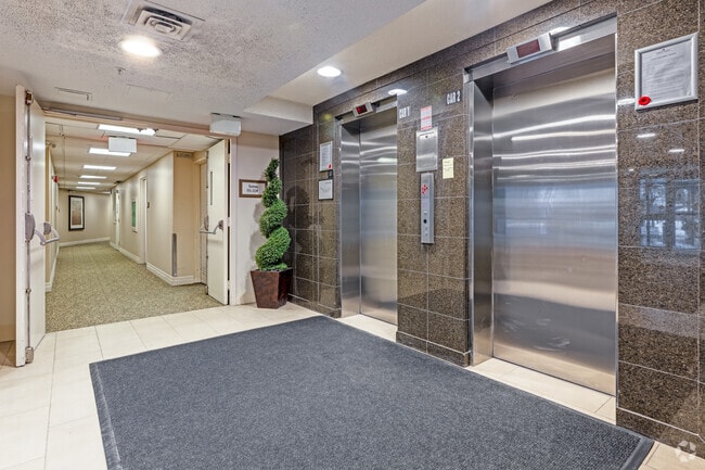 Lobby - 405 Park Road North