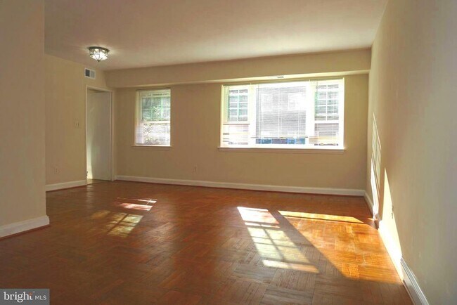 Foto del edificio - 1322 Fort Myer Dr