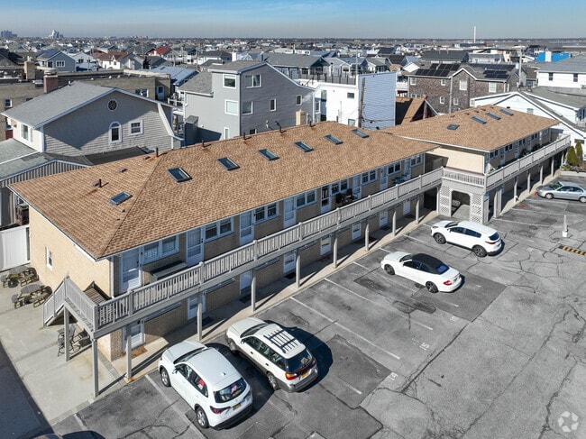 Building Photo - 979 Oceanfront