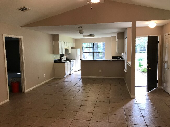 Foto del edificio - 13016 Garfield Ln